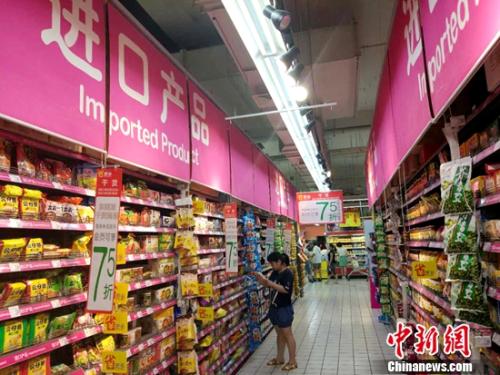 民眾在超市購(gòu)物。<a target='_blank' _fcksavedurl='http://www.chinanews.com/' ></table>中新網(wǎng)</a>記者 李金磊 攝